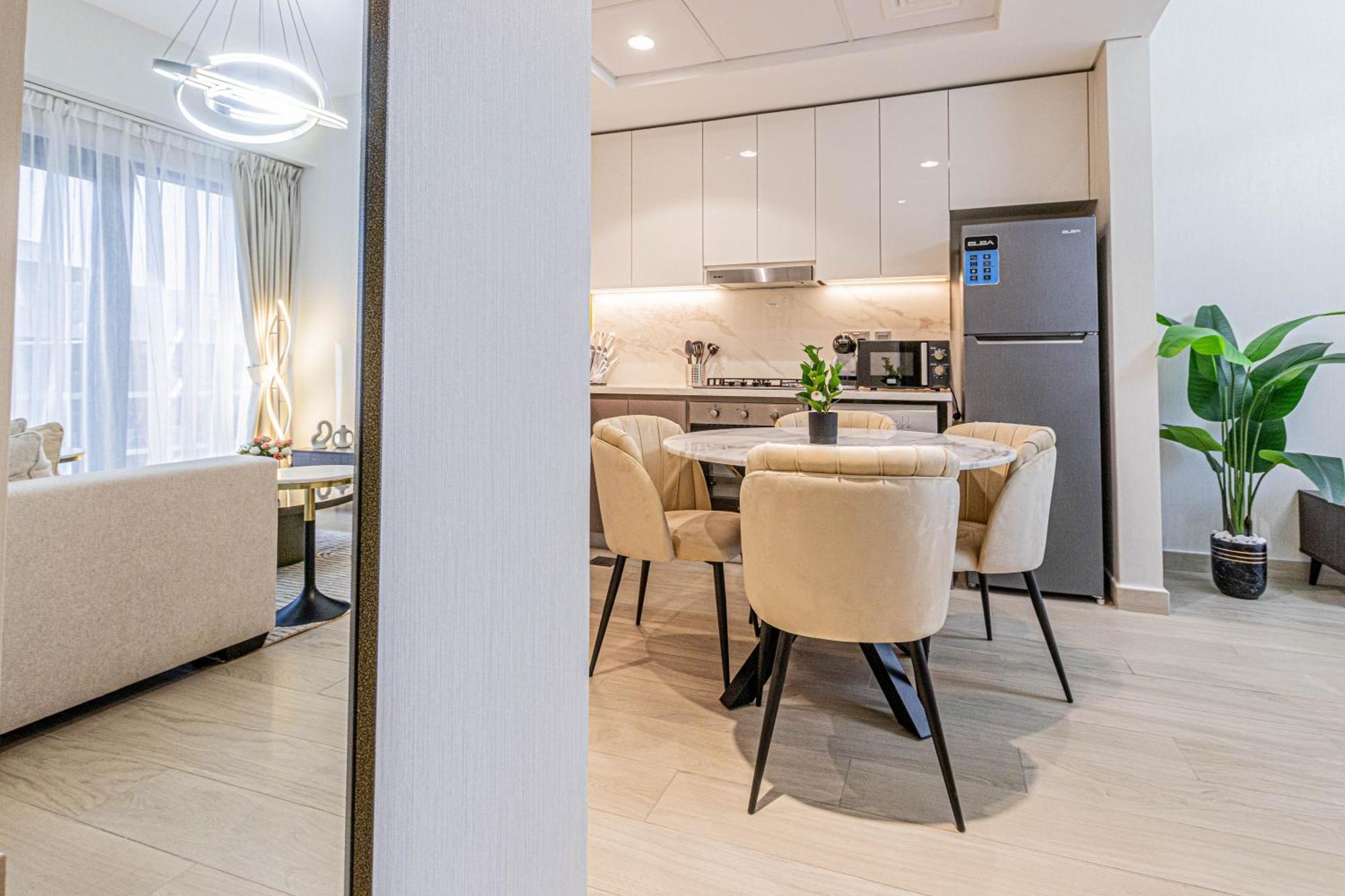 Luxurious 1br Living In Azizi Riviera 39 Apartment *