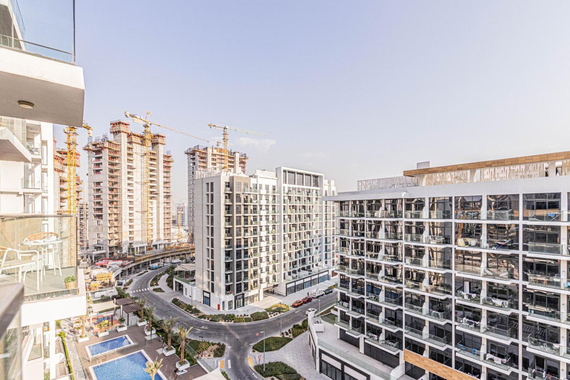 Apartment Luxurious 1br Living In Azizi Riviera 39 Dubai