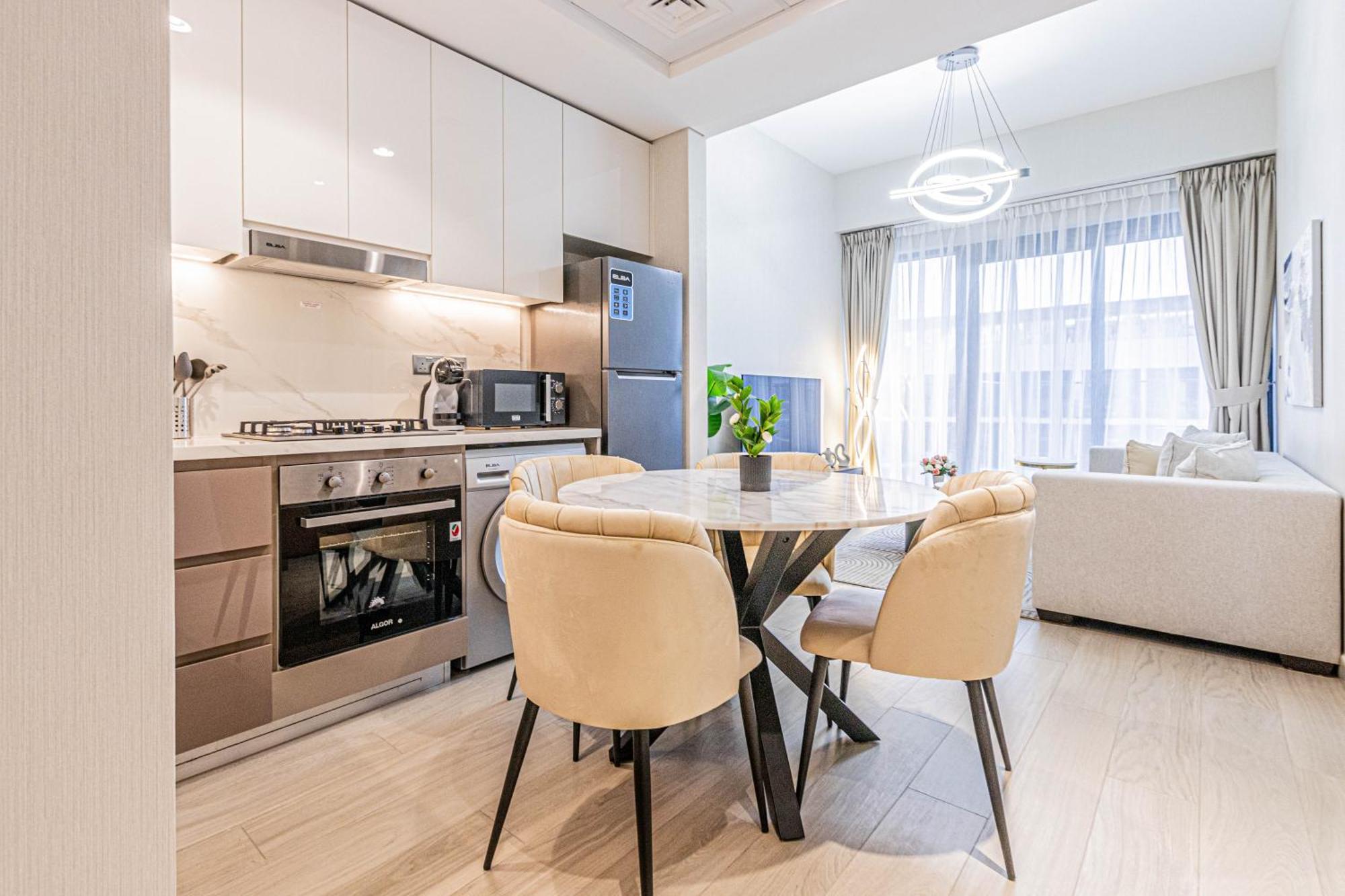 Apartment Luxurious 1br Living In Azizi Riviera 39 *