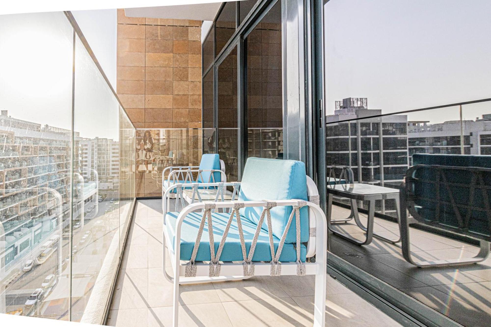 Luxurious 1br Living In Azizi Riviera 39 Apartment Dubai