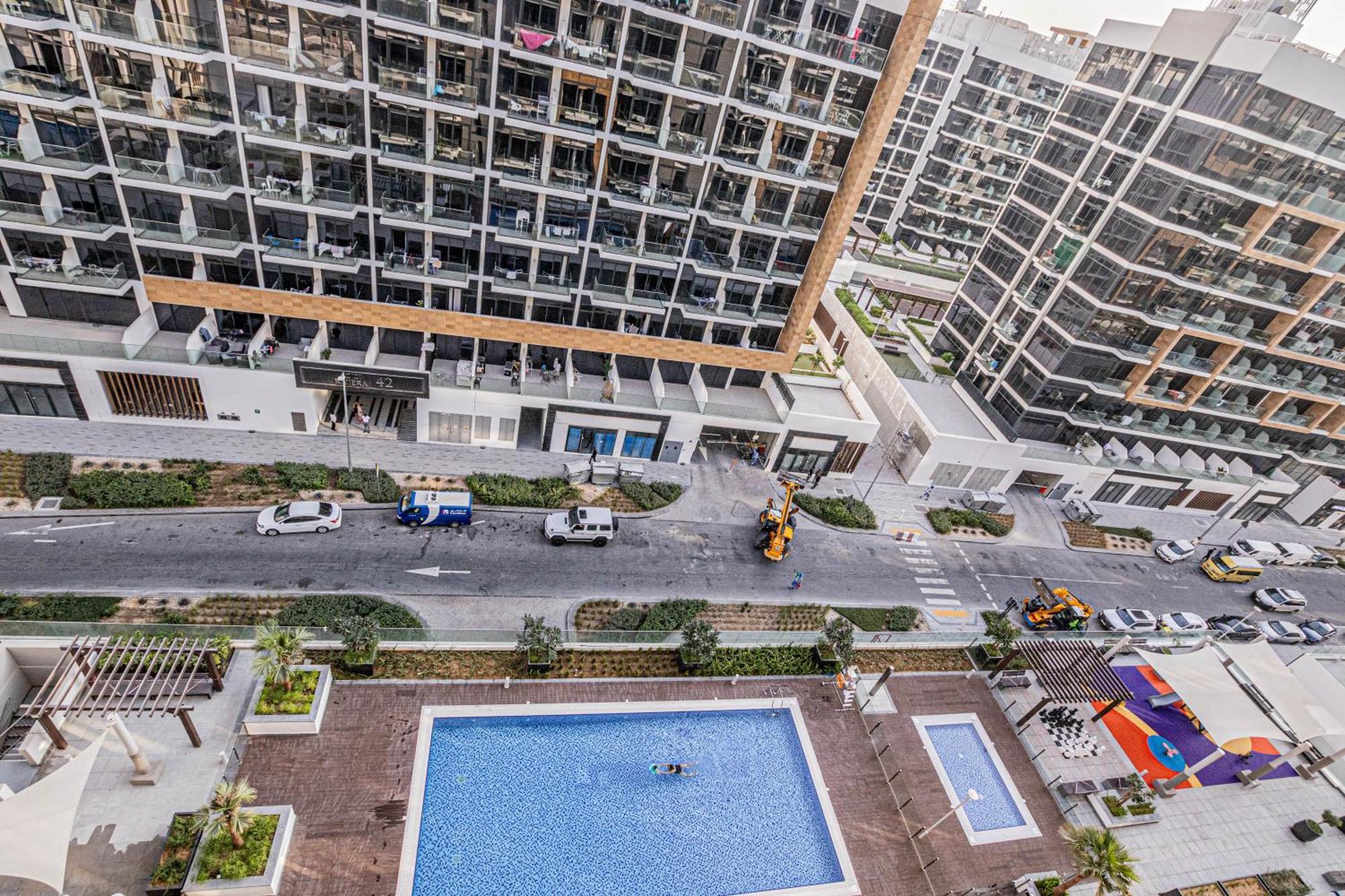 Luxurious 1br Living In Azizi Riviera 39 *