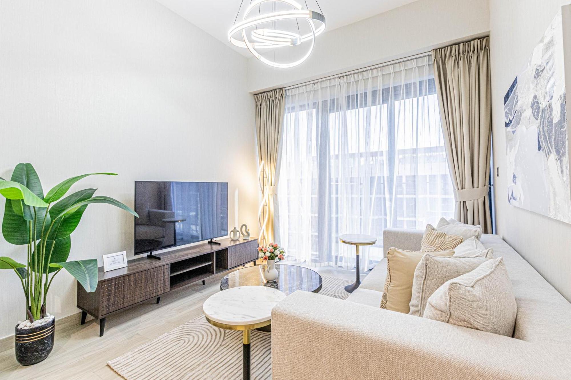 Apartment Luxurious 1br Living In Azizi Riviera 39