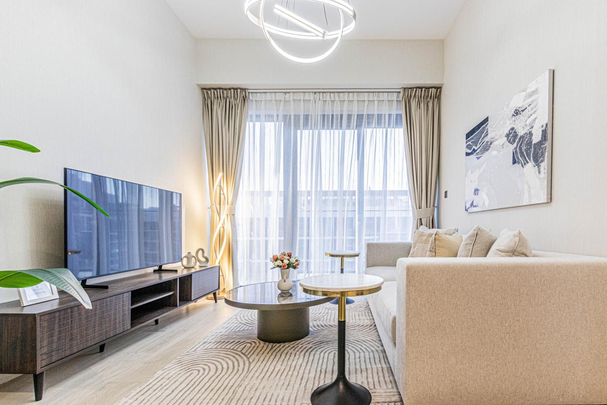 Luxurious 1br Living In Azizi Riviera 39 Apartment *