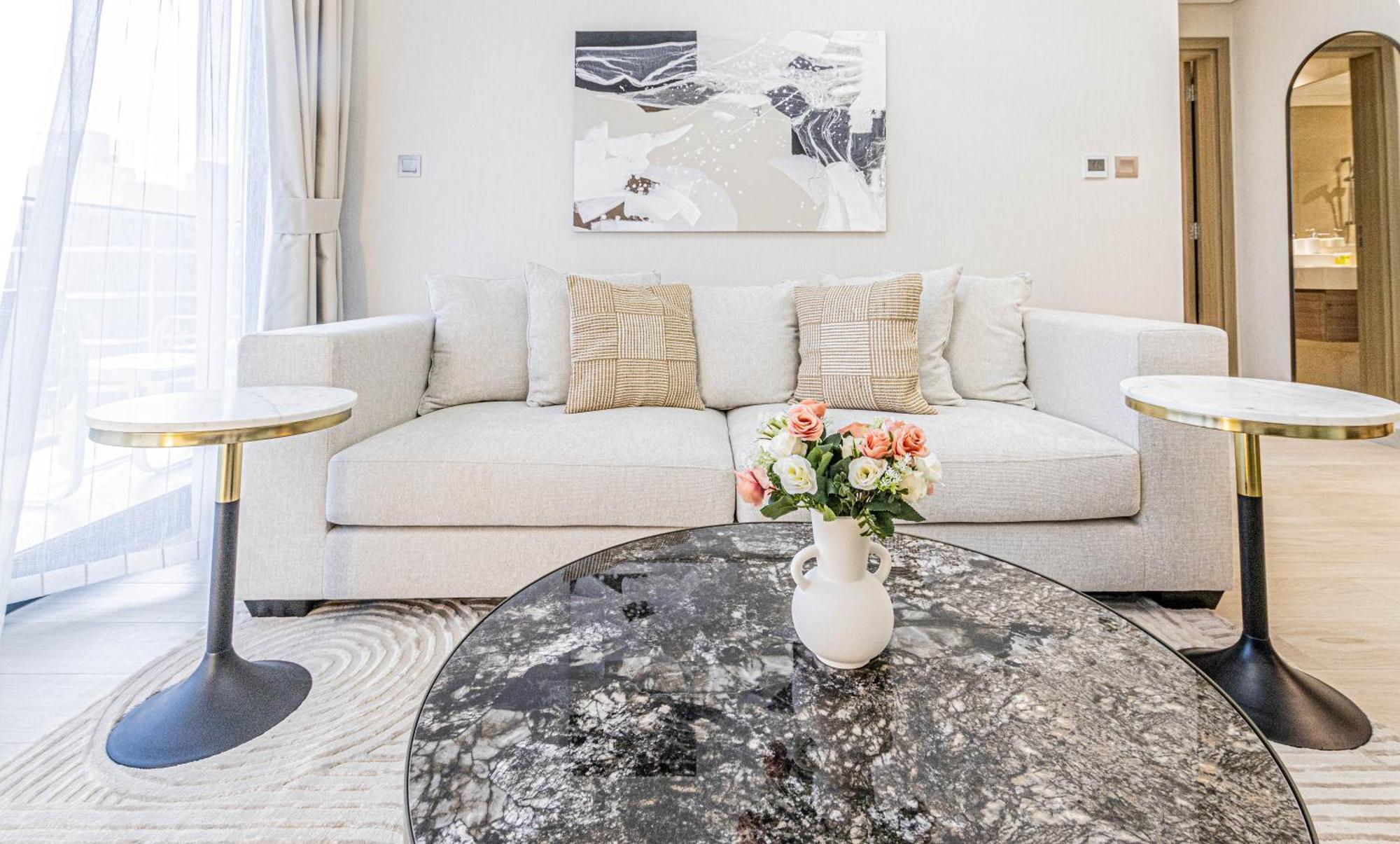 Luxurious 1br Living In Azizi Riviera 39 Dubai