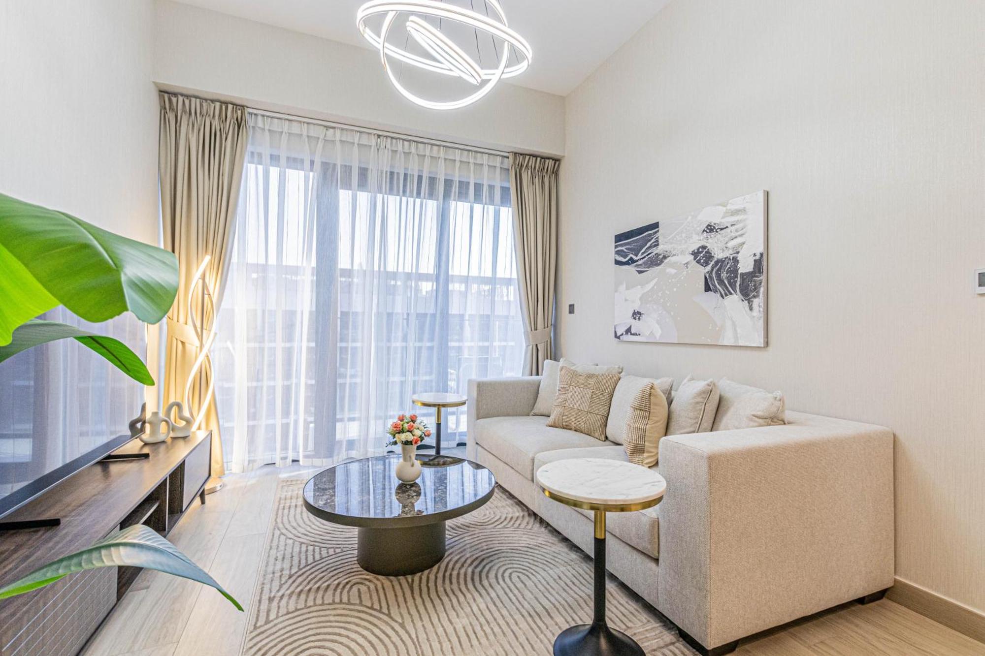 Apartment Luxurious 1br Living In Azizi Riviera 39 Dubai