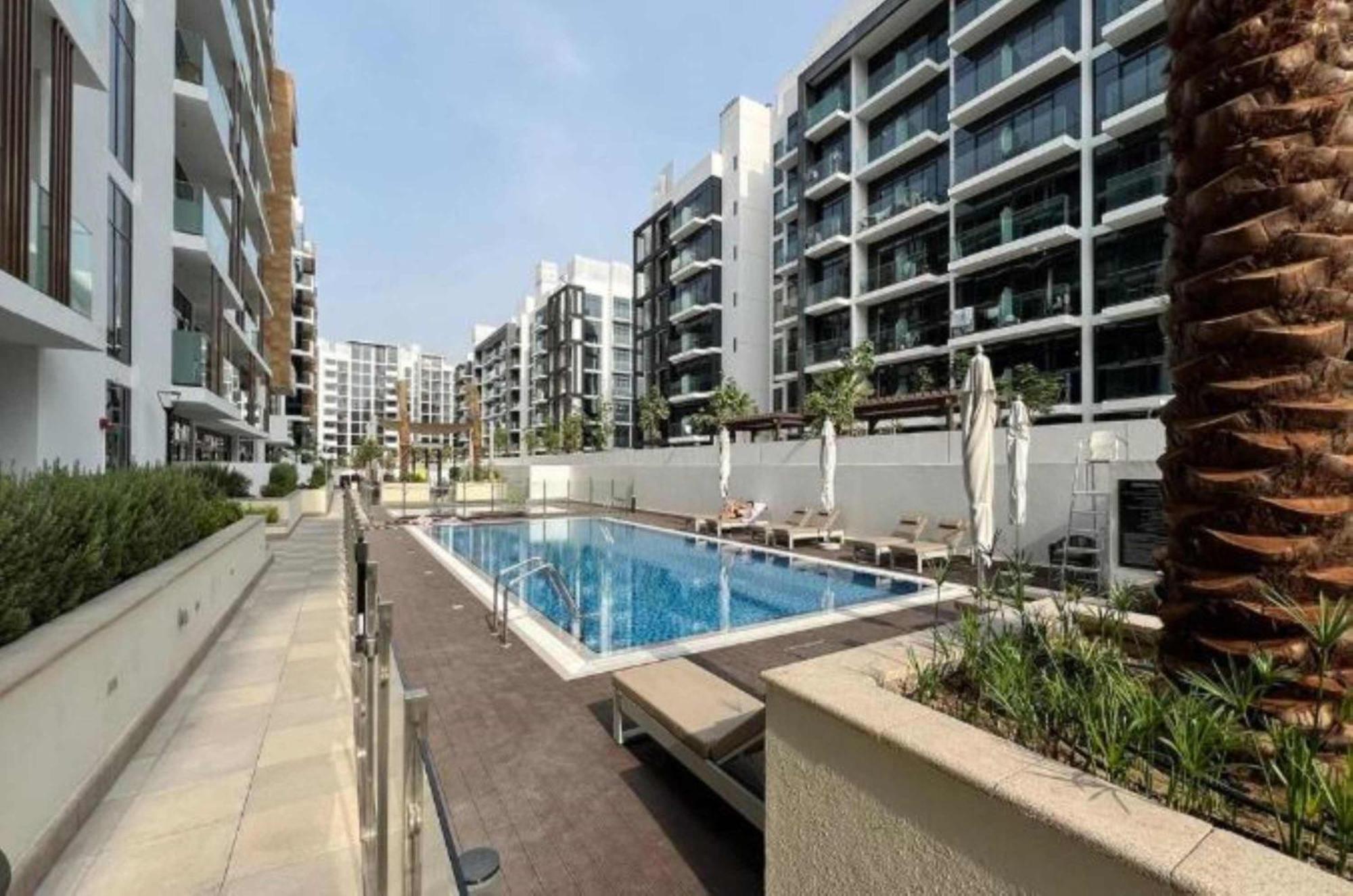 Luxurious 1br Living In Azizi Riviera 39 Apartment *