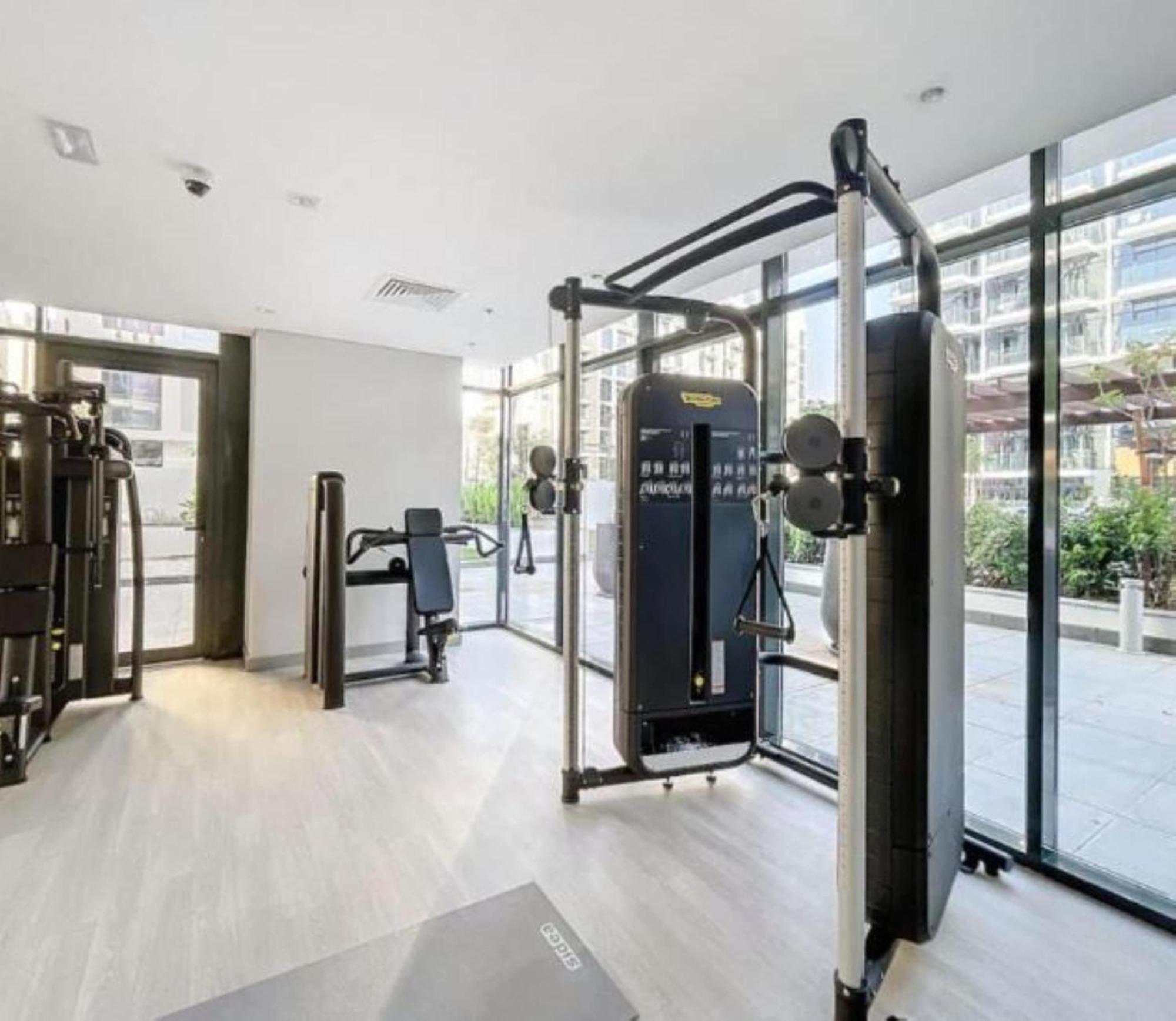 Luxurious 1br Living In Azizi Riviera 39 Apartment