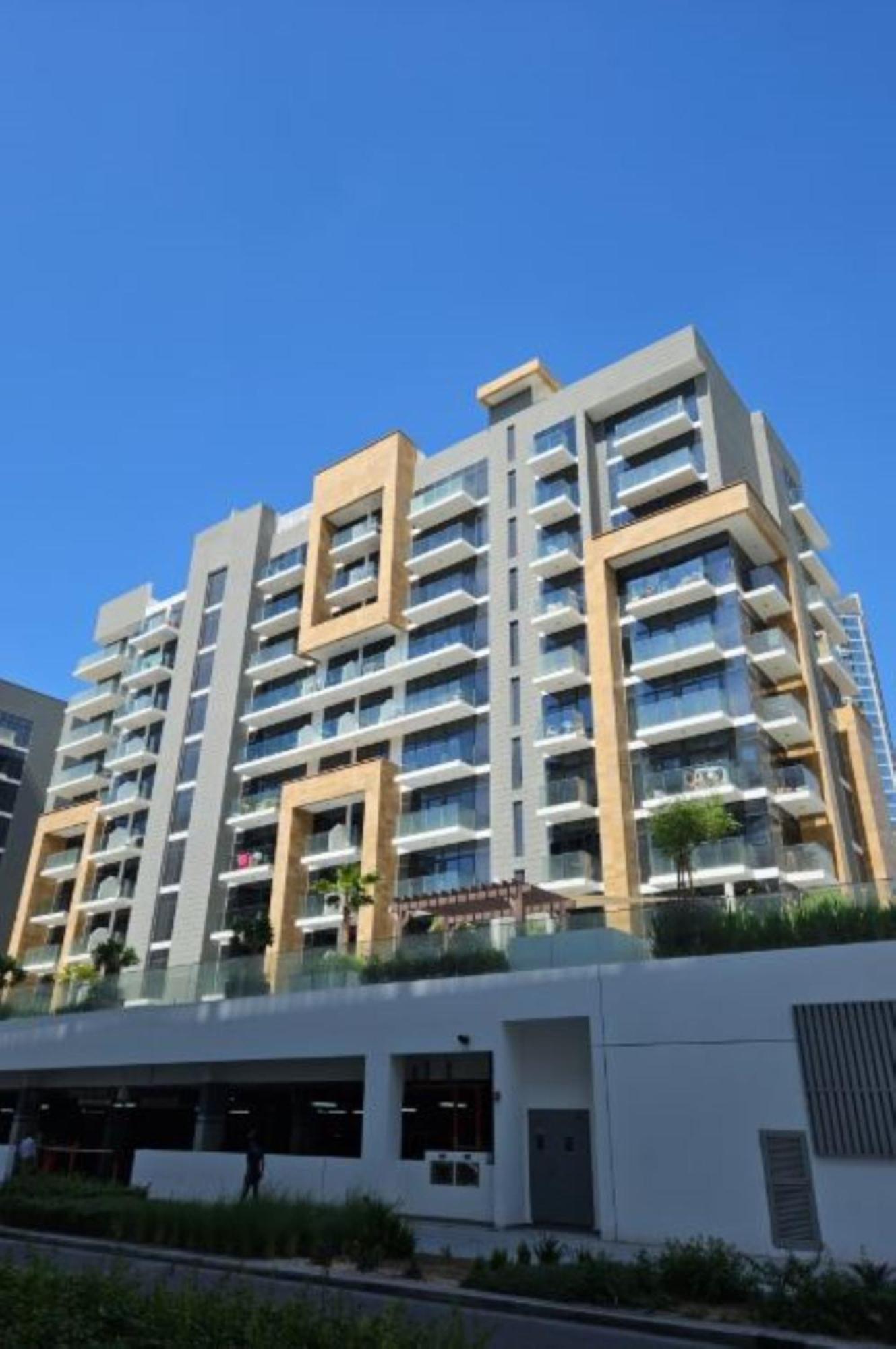 Luxurious 1br Living In Azizi Riviera 39 Apartment