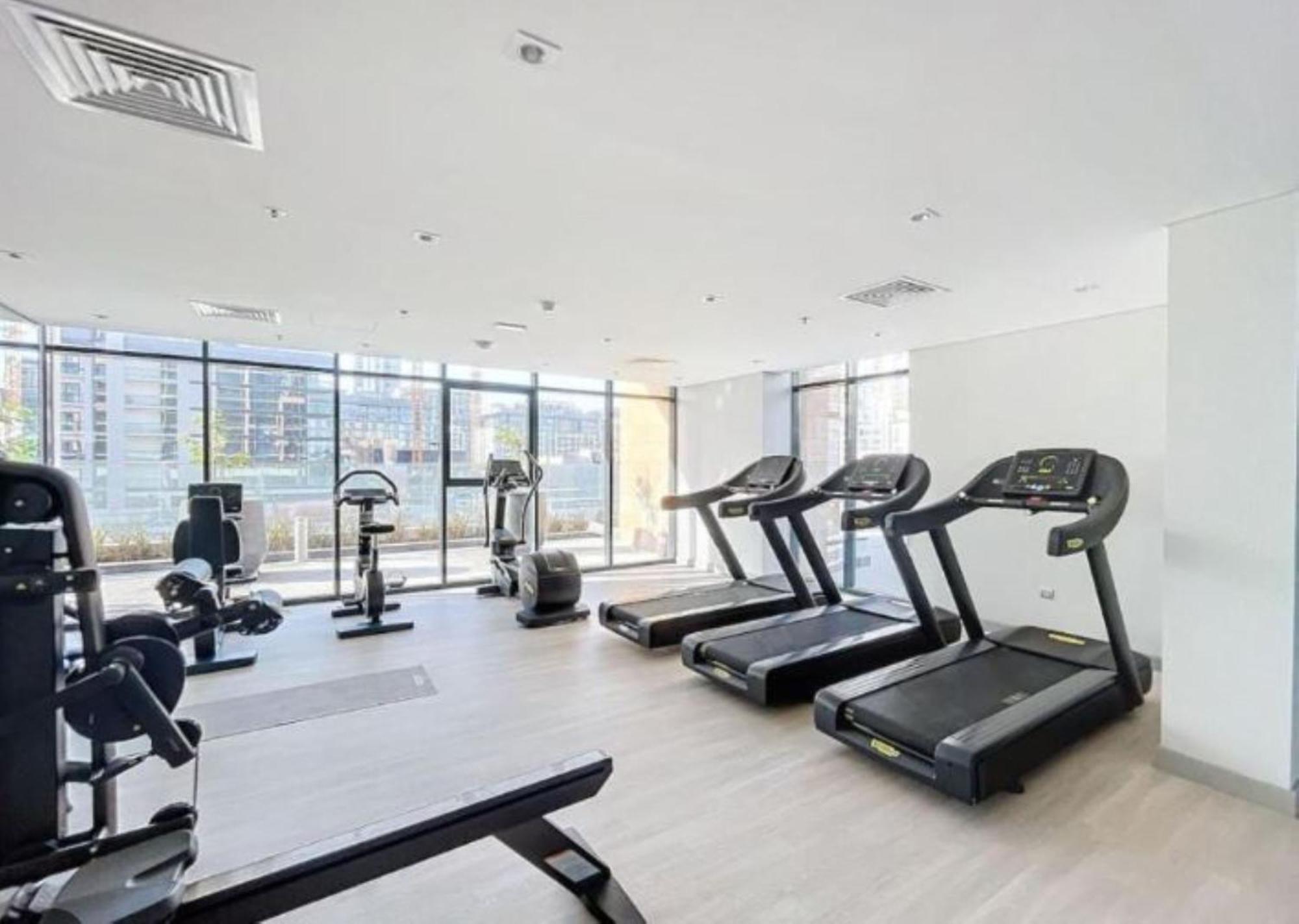 Luxurious 1br Living In Azizi Riviera 39 * Dubai