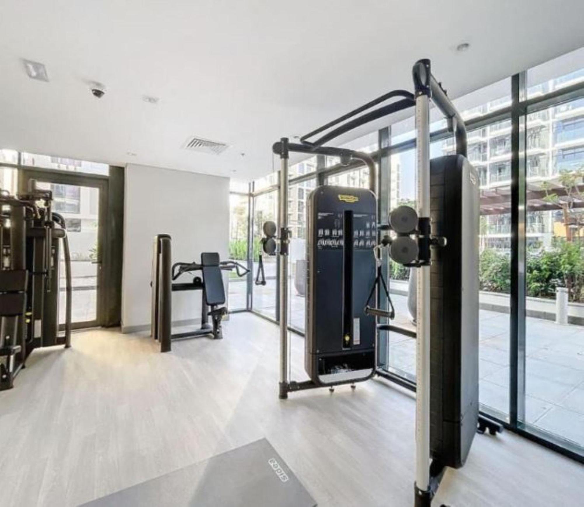 Luxurious 1br Living In Azizi Riviera 39 Dubai